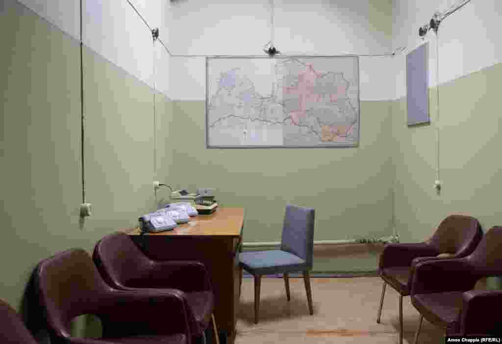 Čekaonica ispred odaja rezerviranih za latvijskog komunističkog vođu. Od 1984-88. godine šef Latvijske Sovjetske Socijalističke Republike bio je Boris Pugo.