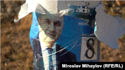 Предизборен плакат в Главан на кандидата от “ДПС – Ново начало” Николай Тонев