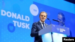 Donald Tusk dorește ca Polonia să rămână ancorată în valorile europene și să oprească supremația partidului lui Kaczynski. 
