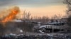 Українські військові ведуть вогонь поблизу Часового Яру на Донеччині, 29 лютого 2024 року