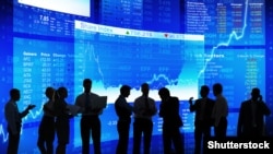 Global stock markets and the U.S. dollar tumbled on signs the U.S. presidential race is tightening between Democrat Hillary Clinton and Republican Donald Trump.