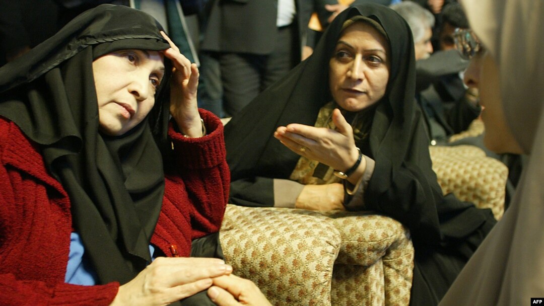 Zahra Rahnavard (left)