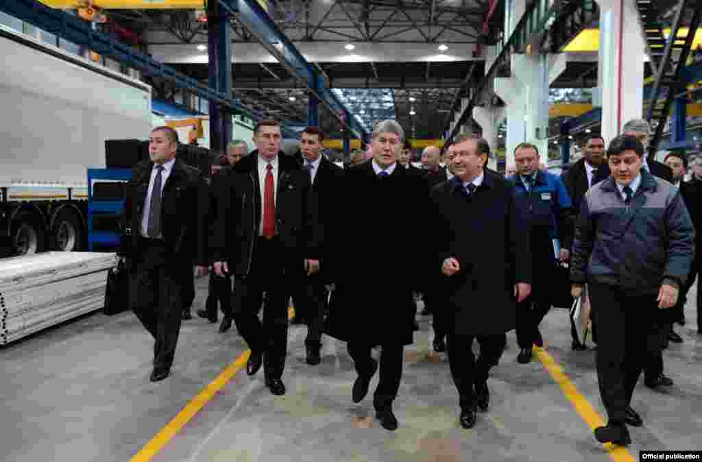 Алмазбек Атамбаев өзбек лидери Шавкат Мирзиёевге сапар менен келүүгө чакырганы үчүн ыраазычылык билдирди. 