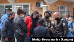 Карантината в софийските квартали “Филиповци” и “Факултета” е свалена след преценка, че няма свободно разпространение на заразата, а епидемията е ограничена само в няколко семейства