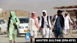 ګڼ خلک تر هغې یوه ورځ وروسته د بولدک او چمن پر لار واوښتل چې افغان چارواکو وویل د سپین بولدک ولسوالي د طالبانو لاس ته لوېدلې- د ۲۰۲۱ز کال د جولای ۱۵مې انځور 