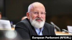 Frans Timmermans, vicepreședintele Comisiei Europene, a declarat că toate statele din UE trebuie să primească vaccin