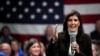 Republikanski predsjednički kandidat, bivša ambasadorica UN-a Nikki Haley govori u gradskoj vijećnici, 12. decembra 2023., u Manchesteru