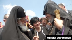 Georgia - Catholicos-Patriarch Ilia II (L) greets Armenia's visiting Catholicos Garegin II at the Georgian-Armenian border, 10Jun2011.