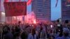 Demonstranti ispred Parlamenta u Ljubljani, srijeda 15. septembar tokom protesta protiv mjera uvedenih protiv širenja korona virusa. 