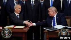Дональд Трамп менен Лю Хэн.