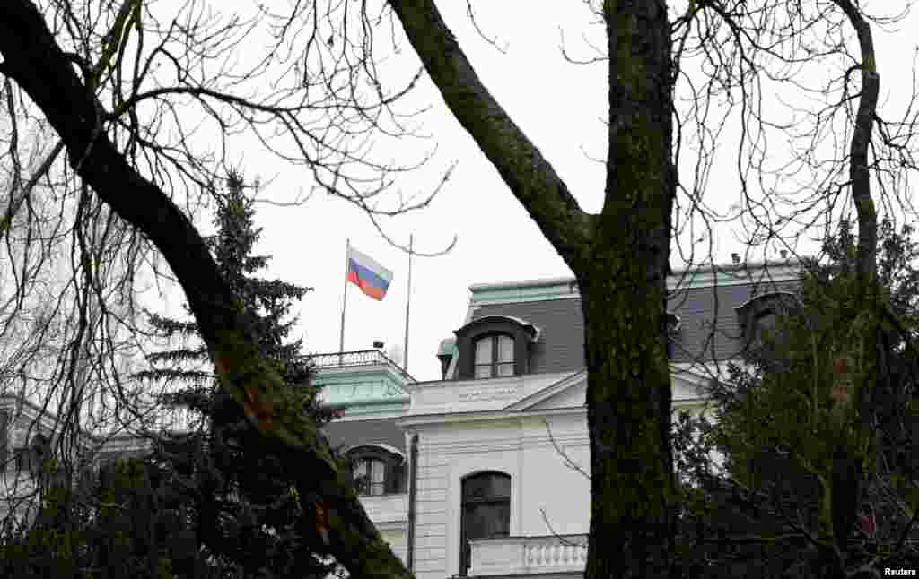 Посольство России в Праге. Москва предупредила о последствиях в ответ на выдворение российских дипломатов из Чехии. «Прага хорошо знает, что происходит после такого фокуса», – сказала спикер МИД России Мария Захарова