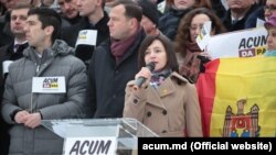 ACUM саясий блогунун лидерлери Майя Санду жана Андрей Нэстасе (ортодо).