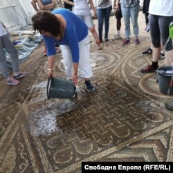 Доцент Елена Кантарева-Дичева в Епископалната базилика