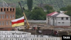 В Южной Осетии не было приватизации, после развала СССР все госпредприятия автоматически превратились в ГУПы