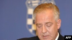 Ivo Sander podnosi ostavku na konferenciji za novinare u Zagrebu: Što me tako gledate?