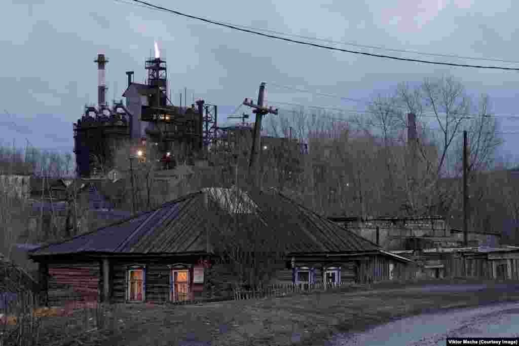 Металозавод край Челябинск, Русия. &quot;Когато погледна стари карти от 60-те и 70-те, виждам фабрики на всеки ъгъл&quot;, казва Мача пред Свободна Европа. &quot;Сега сме загубили 80% от тях, а числото постоянно расте&quot;.