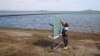 Fotografija zabeležena na jugu Španije, 8. aprila 2021. godine, ubrzo po proglašenju pandemije. Školski čas na plaži Felix Rodriguez de la Fuente u okviru projekta boljeg iskorišćavanja vazduha za decu u vreme zaraze. 