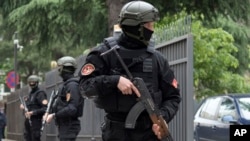 Jako policijsko obezbjeđenje pred početak suđenja za državni udar, arhivska fotografija, 9 maja 2019.