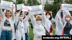 Ланцуг салідарнасьці мэдыкаў у Віцебску. 13 жніўня 2020 году. Ілюстрацыйнае фота. 