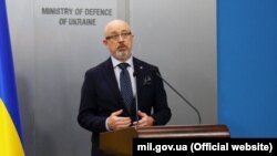 «Кількість тоді і зараз співмірна. Неспівмірна реакція», вважає Олексій Резніков