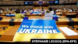 Проукраїнський плакат у Європарламенті, фото ілюстративне