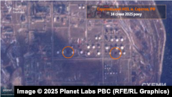 Imagine realizată de satelitul Planet Labs care arată rafinăria de petrol Saratov, pe 14 ianuarie 2025. Două rezervoare au fost lovite de drone ucrainene.