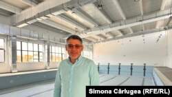 Lucian Coandă, primarul din Bâcleș, Mehedinți, promite că bazinul de înot va fi funcțional până la sfârșitul acestui an.