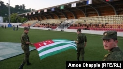 Рассеялись сомнения накануне чемпионата, будет ли вообще кто-то покупать билеты на футбол, поскольку 20 лет до этого даже на бесплатные матчи приходила лишь кучка болельщиков. Но чемпионат мира сделал свое дело