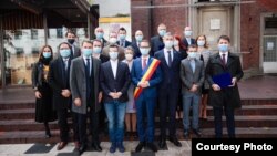  Dominic Fritz, la învestirea în funcție alături de Dan Barna și alți oficiali