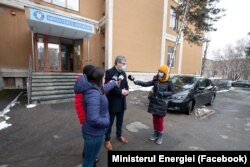 Virgil Popescu nu deține niciun autoturism, potrivit declarației de avere.