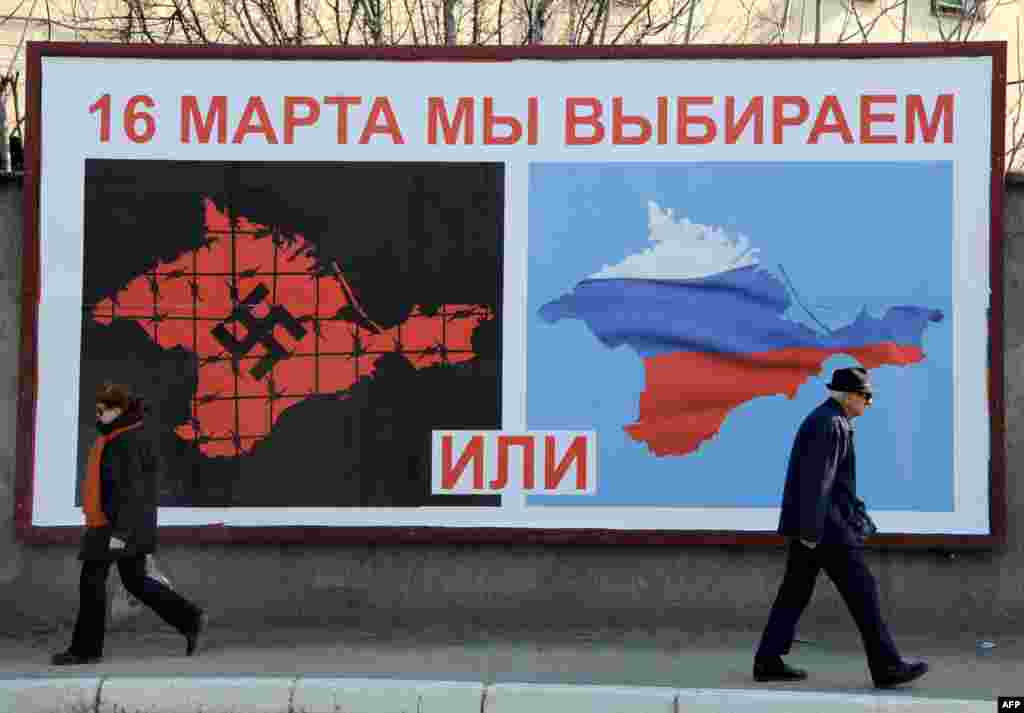 У всіх містах Криму були розвішені білборди з рекламою незаконного «референдуму» про статус автономії. Жителів півострова російська влада намагалися залякати «фашистами та бандерівцями», яких вигадали й розтиражували їх телеканали. Пропаганда в ЗМІ зашкалювала в Криму, адже всі українські канали та радіостанції були вимкнені, щоб люди не могли дізнатися правди