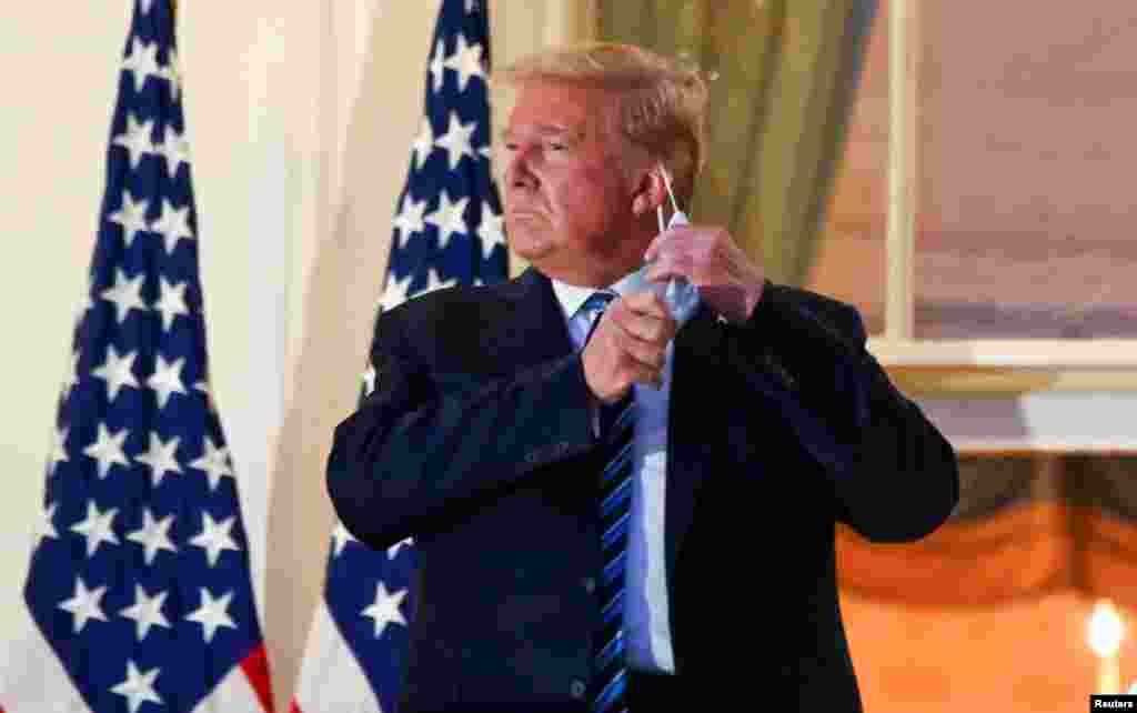 Virusul a fost bagatelizat și de mai mulți lideri politici. Donald Trump, președintele SUA, a fost unul dintre ei. În noiembrie, liderul de atunci de la Casa Albă a avut nevoie de îngrijiri medicale după ce s-a îmbolnăvit de Covid-19.