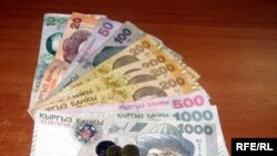 Ил-76 борту Кыргызстанга 90 тонна кыргыз валютасы - сомду жеткирген.