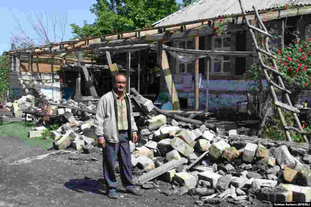 Qımır kəndində hasarı uçmuş ev
