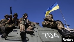Українські війська на бойових позиціях в зоні конфлікту на Донбасі