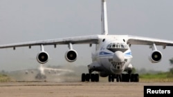 Российский военный самолет в сухумском аэропорту, 2008 год