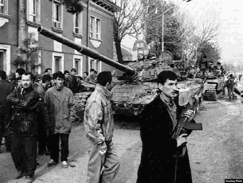 Война середины 1990-х (из книги Н.Дустова "Рана в теле родины"-1994 г.)