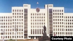 Да 1995 году бела-чырвона-белы сьцяг быў дзяржаўным.