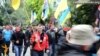 Під запорізьку прокуратуру принесли шини і вимагають у Яреми відставки облпрокурора