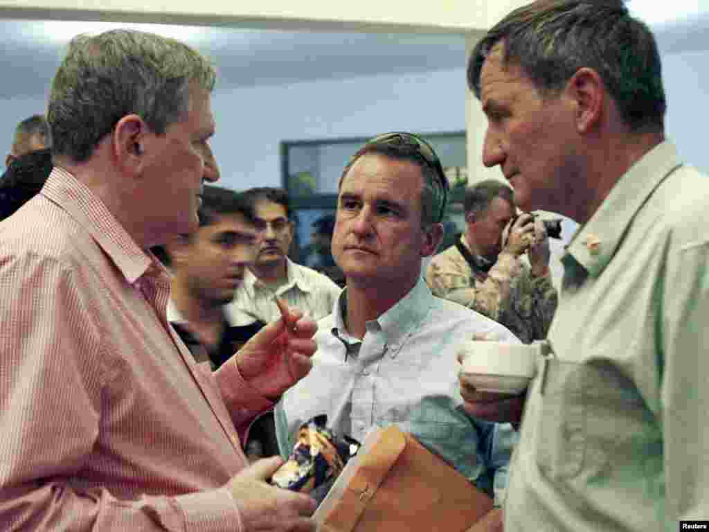 Richard Holbrooke i američki amabasdor u Afganistanu Karl Eikenberry, 21. juni 2010.