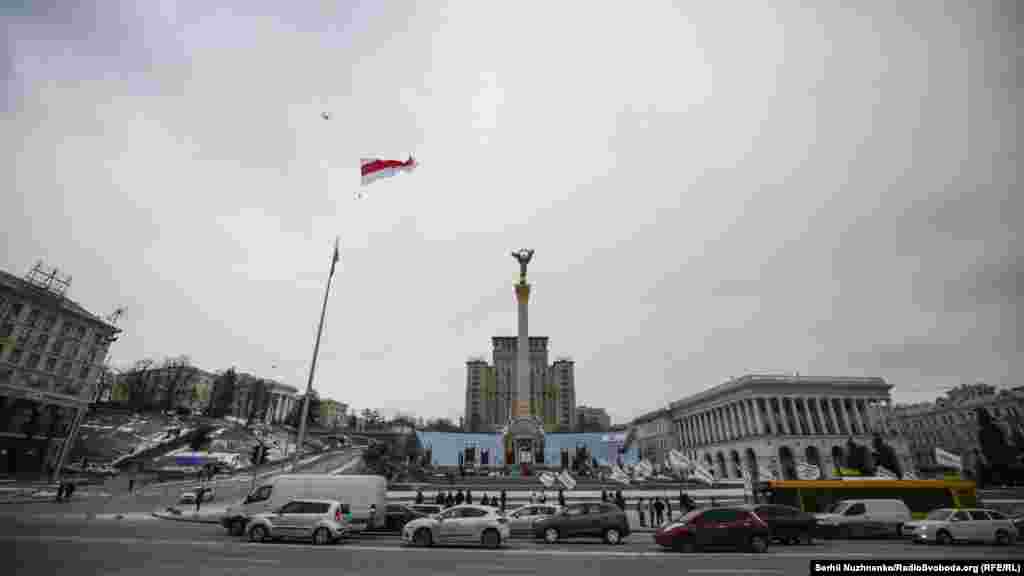 В небо за допомогою дрона запустили великий біло-червоно-білий стяг