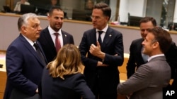 17 aprilie 2024 - summit al Uniunii Europene la Bruxelles. În dreapta - Viktor Orban, în centru - Mark Rutte.