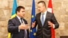 Міністр закордонних справ України Павло Клімкін (л) висловив задоволення результатами зустрічі зі своїм угорським колегою Пітером Сіярто на Закарпатті 22 червня 2018 року