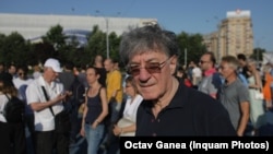 Ion Caramitru la unul din protestele din Piața Victoriei din iunie 2019 contra guvernării Dragnea/Dăncilă.