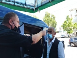 მგზავრებს თერმოსკრინინგს უტარებენ