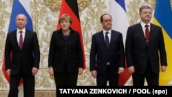 Acordul Minsk II a primit girul Ucrainei prin acordul președintele pro-rus de la acea vreme, Petro Poroșenko. Mii de militari ucraineni erau înconjurați de forțele separatiste. (11 februarie 2015)