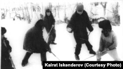 СССРдин айылдык жаш хоккейчилери.