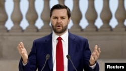 J.D. Vance obraća se na samitu o AI-u u Parizu, Francuska, 11. februara 2025.
