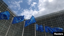 O rezoluție privind „deportările și transferurile forțate ale copiilor ucraineni și ale altor civili în Federația Rusă sau în teritoriile ucrainene ocupate temporar” a fost adoptată cu o majoritate de 87 de voturi. 