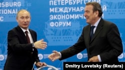Шрёдер Путин менен. Архивдик сүрөт